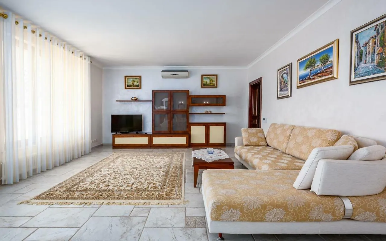 Royal House With Apartment Umag