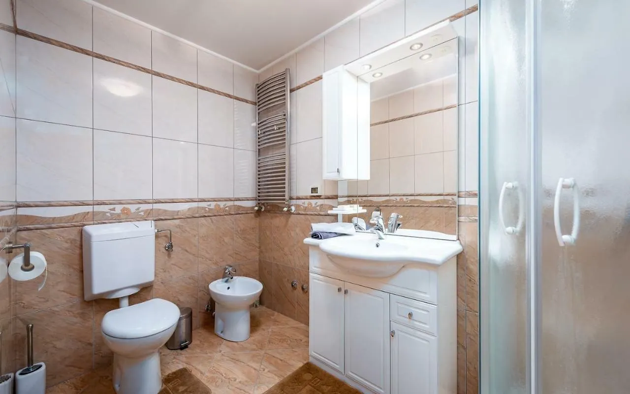 Royal House With Apartment Umag