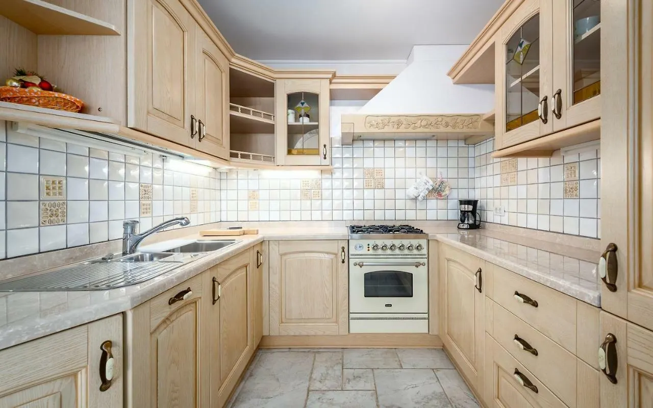 Royal House With Apartment Umag