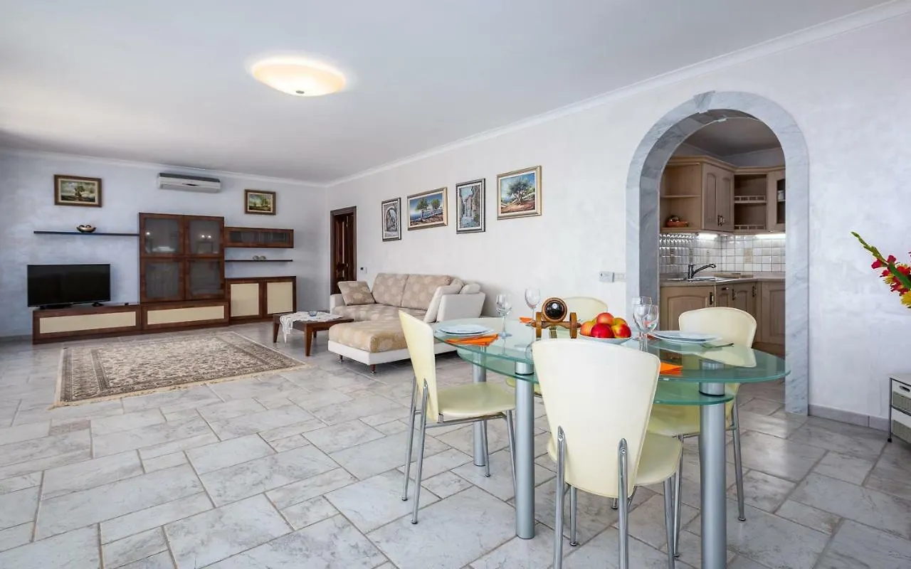 Royal House With Apartment Umag