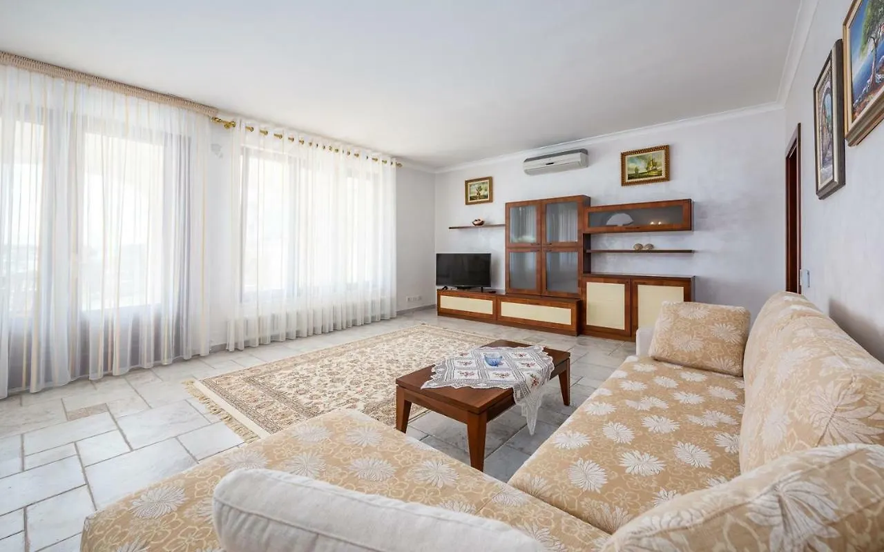 Royal House With Apartment Umag