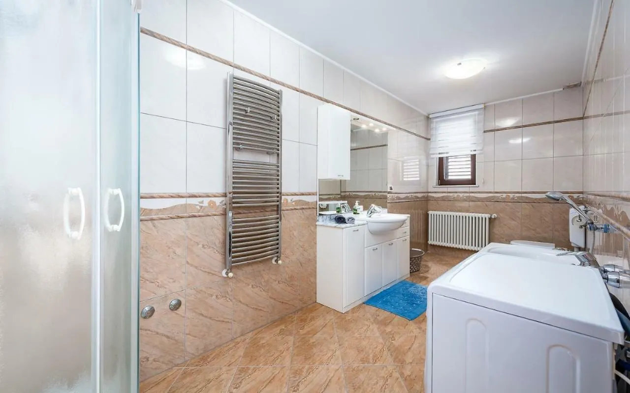 Royal House With Apartment Umag