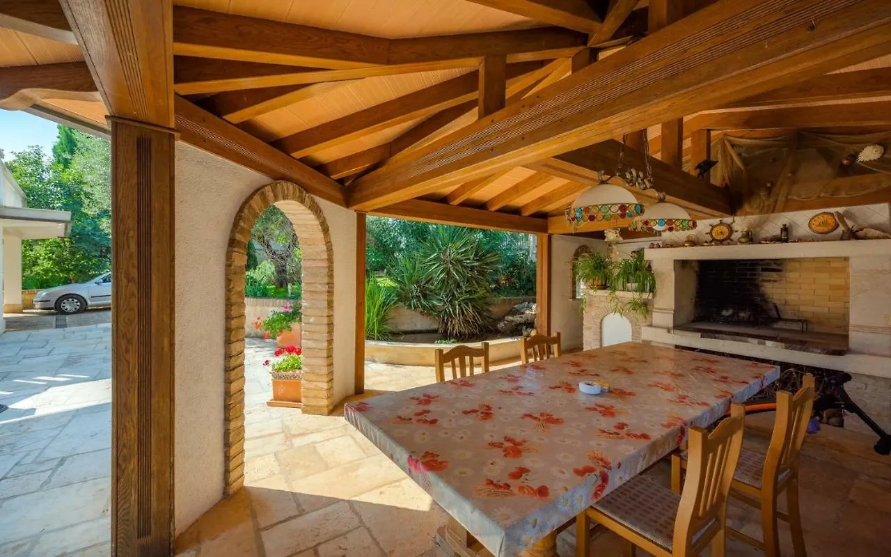 Royal House With Apartment Umag