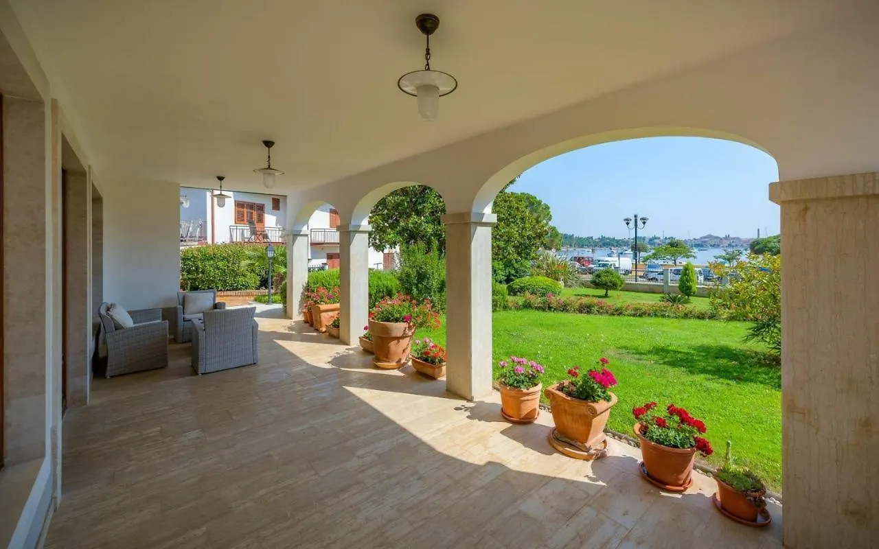 Royal House With Apartment Umag