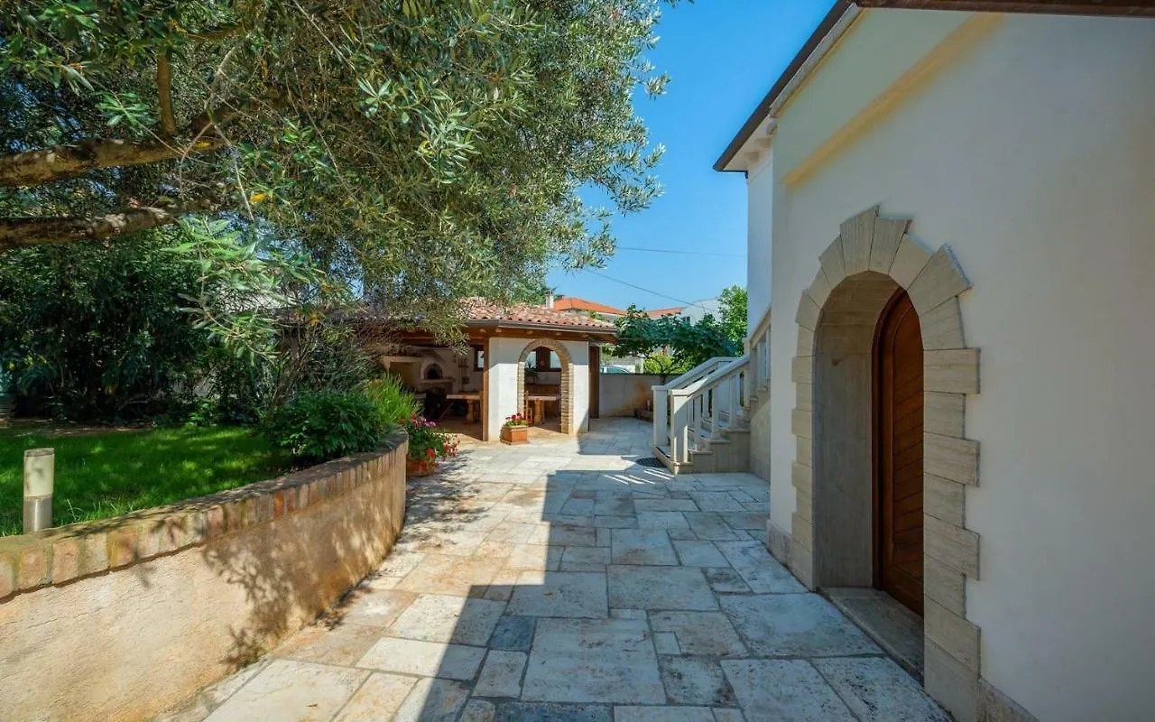 Royal House With Apartment Umag